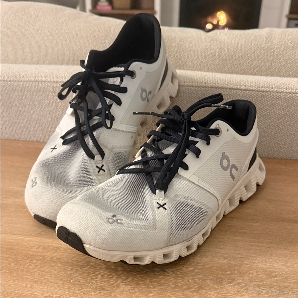 On Running Black and White Athletic Shoes X4